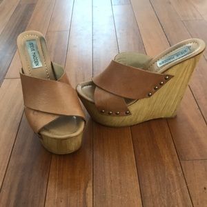 Steve Madden Tan Wedges